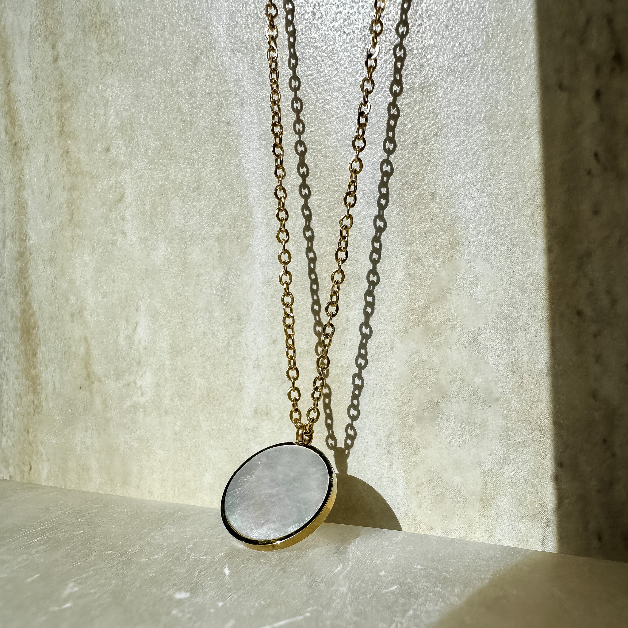 Kette Arion mit Perlmutt Anhänger