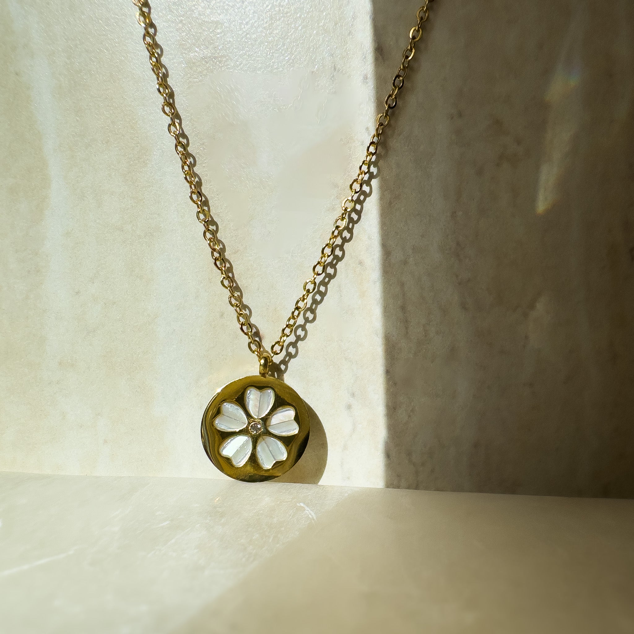 Kette Arion mit Perlmutt Anhänger