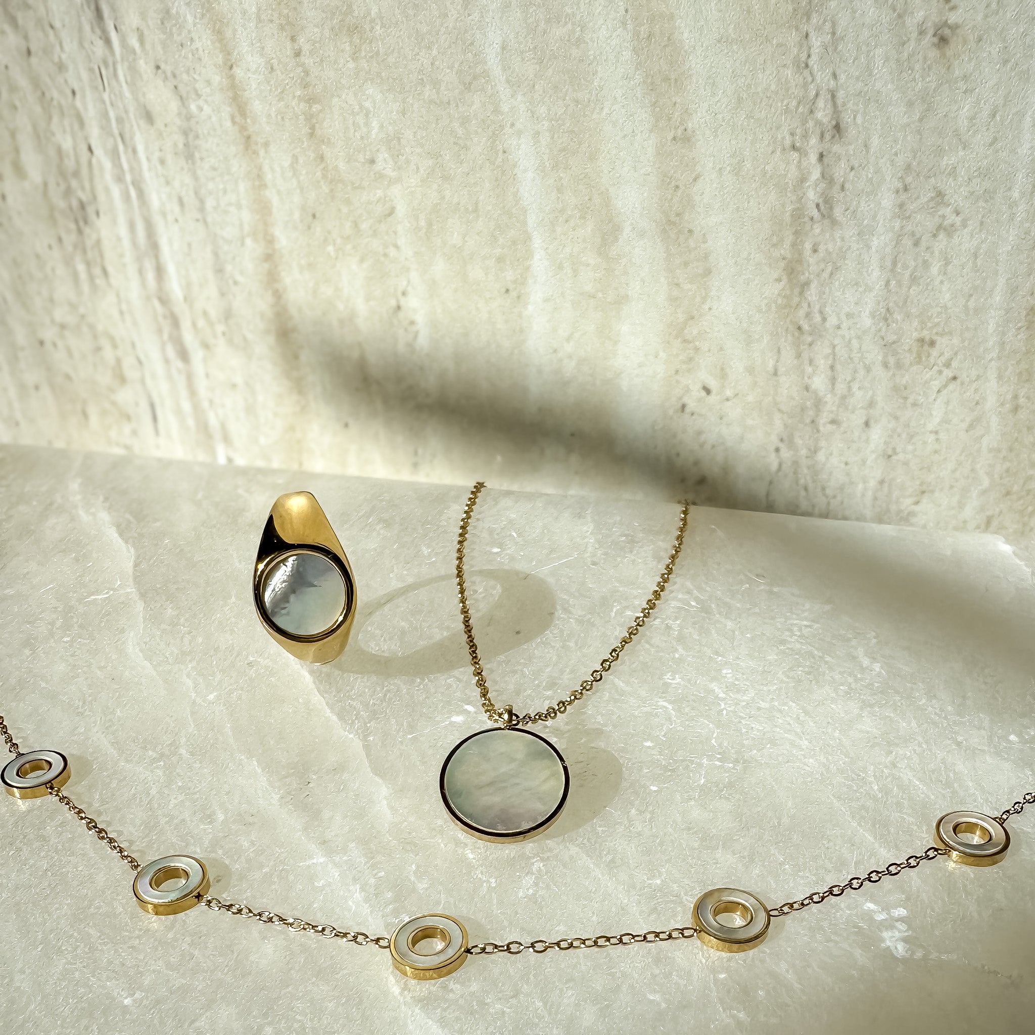 Kette Arion mit Perlmutt Anhänger